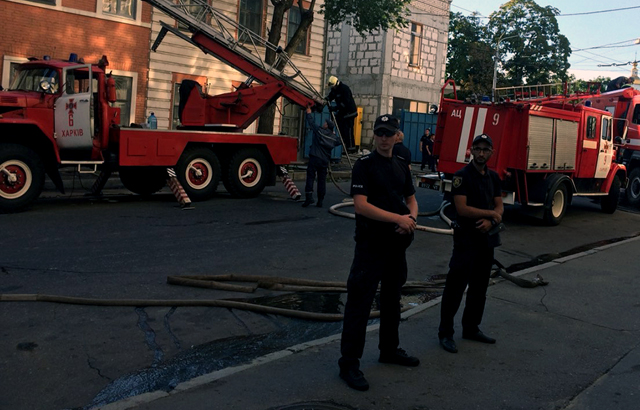 В результате пожара в Инженерно-педагогической академии госпитализирован пожарный